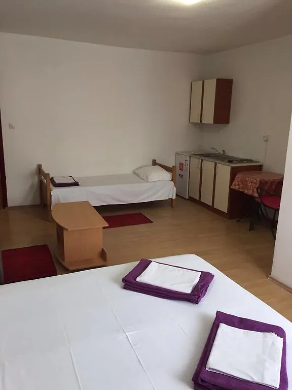 Crveno Zlato Biograd Na Moru