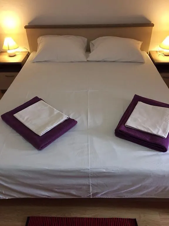 Crveno Zlato Hotel Biograd Na Moru 2*,