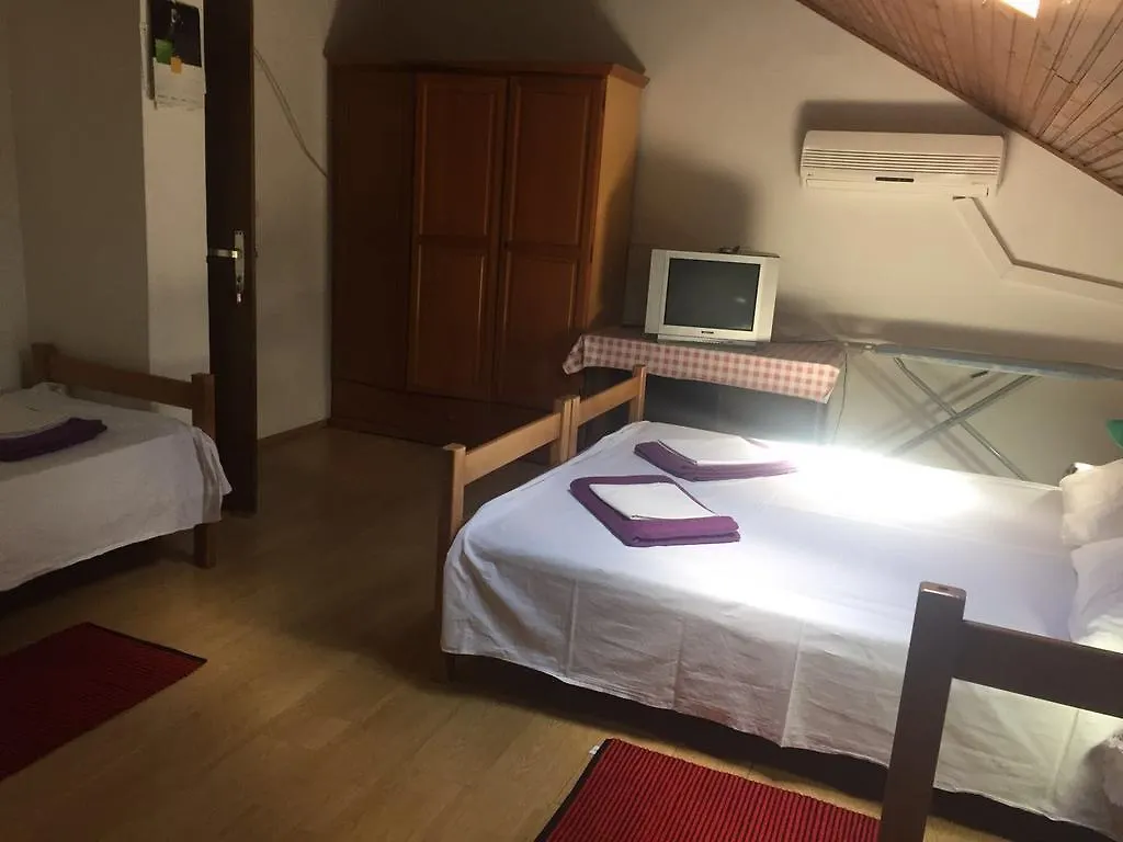 Crveno Zlato Gostinjska kuća Biograd Na Moru