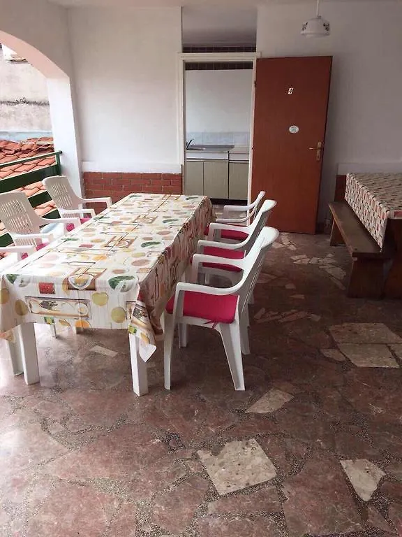 Crveno Zlato Biograd Na Moru