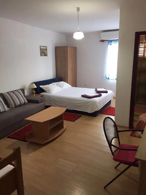 ** Gostinjska kuća Crveno Zlato Croatia